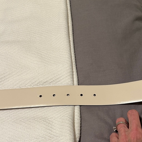 Valentino Garavani V-Logo Cream and Gold Belt size 85 (Small) - Picture 7 of 10